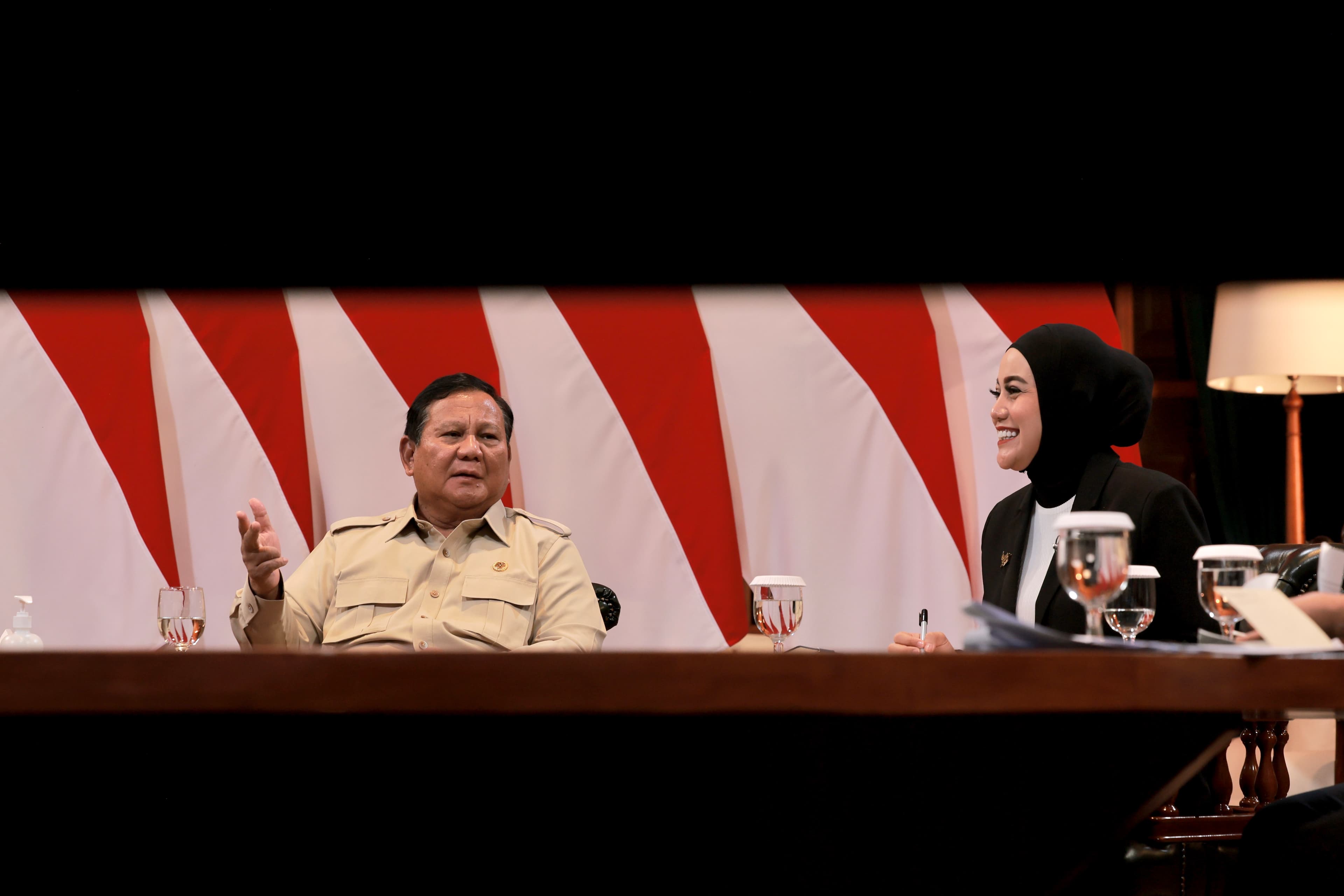 Presiden RI Prabowo Subianto dalam program “Presiden Prabowo Menjawab”. (Foto: Bakom RI)