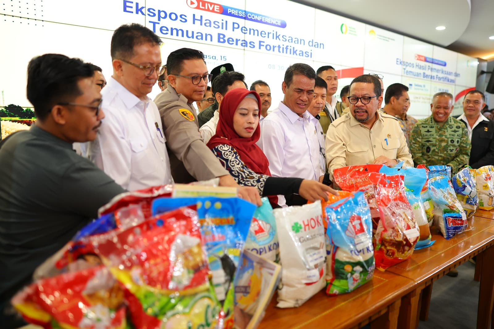 Pemerintah menemukan 25 merek beras fortifikasi diduga palsu. (Bakom RI)